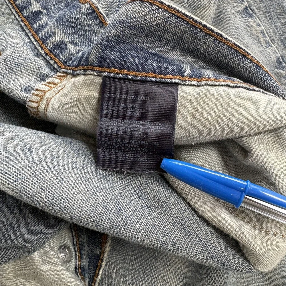Vintage Tommy Hilfiger Jeans Mens 42x30 Blue Light Wash Cotton Loose fit Denim